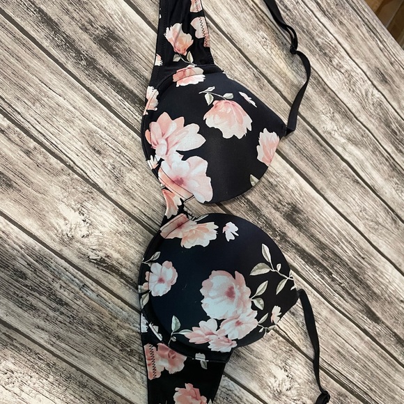 PINK Victoria's Secret Other - 34 B padded underwire bra